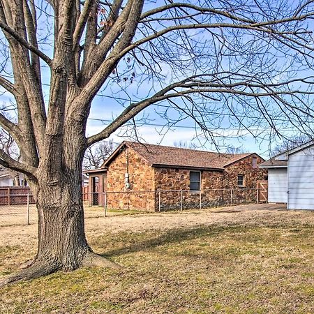 Dog-Friendly Bartlesville Retreat With Yard! Buitenkant foto