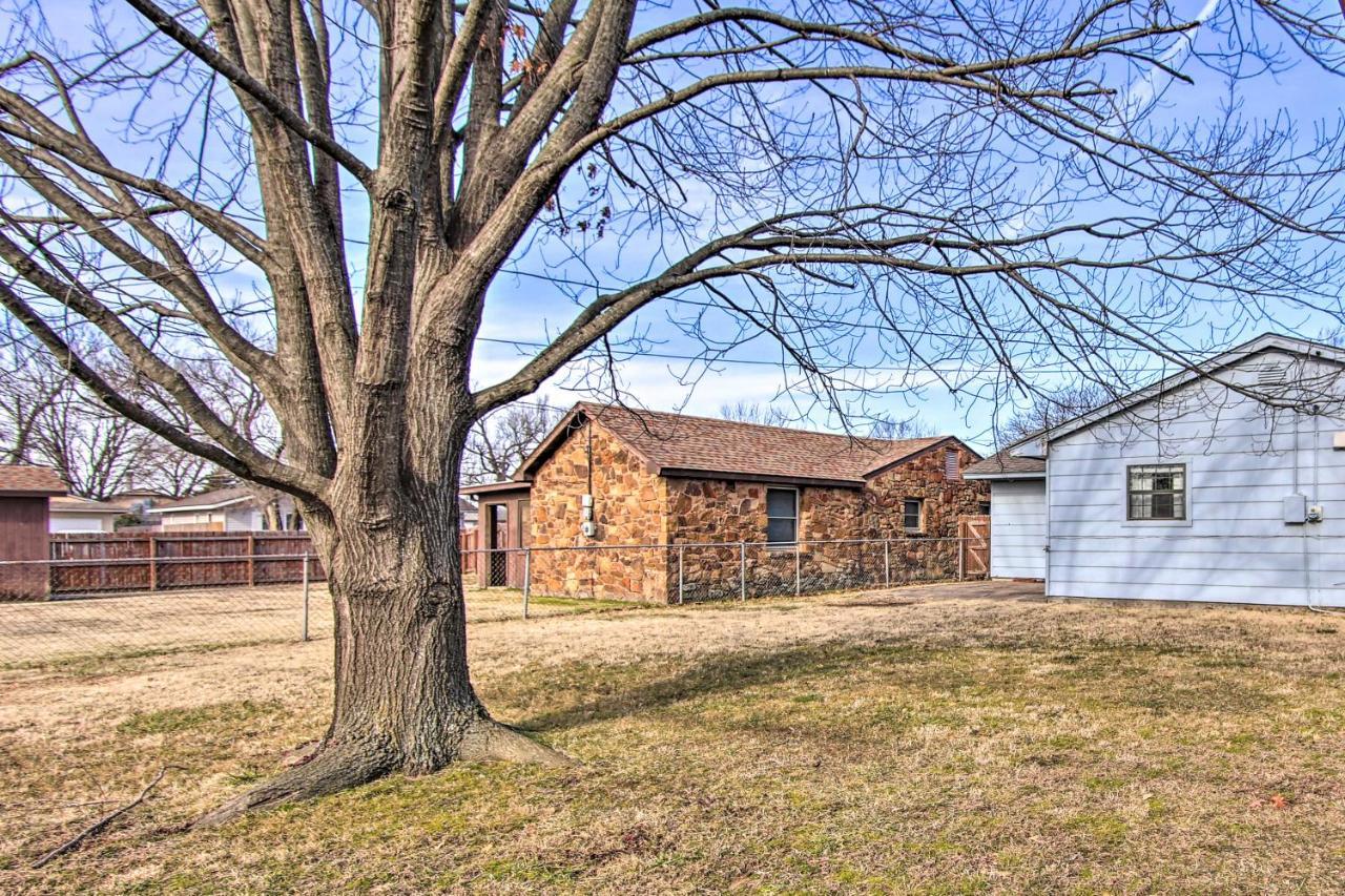 Dog-Friendly Bartlesville Retreat With Yard! Buitenkant foto